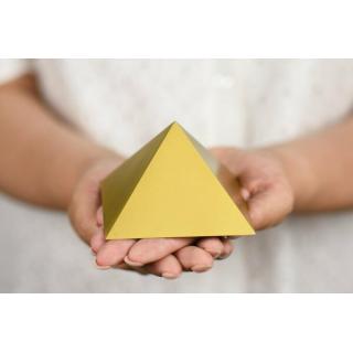 Titanová pyramida 8x8cm "zlatá"
